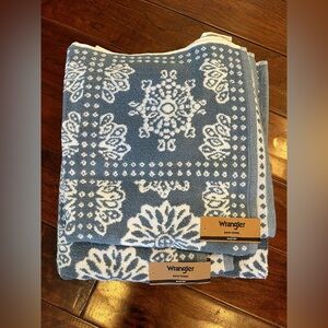 Set of 2 Wrangler Blue and White Bath Towels Quick Dry